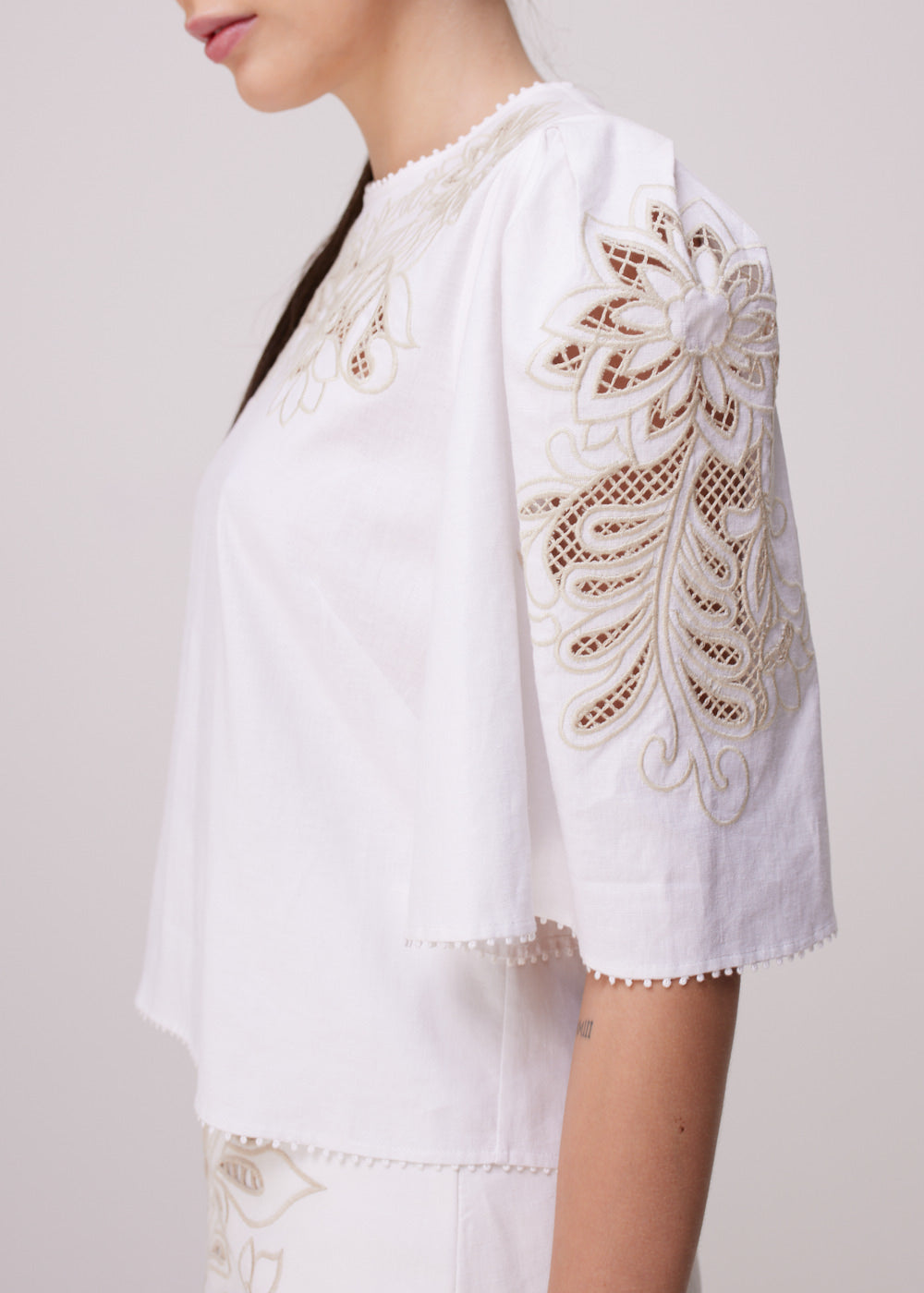 BLUSA SARA LINHO RICHELIEU OFF WHITE