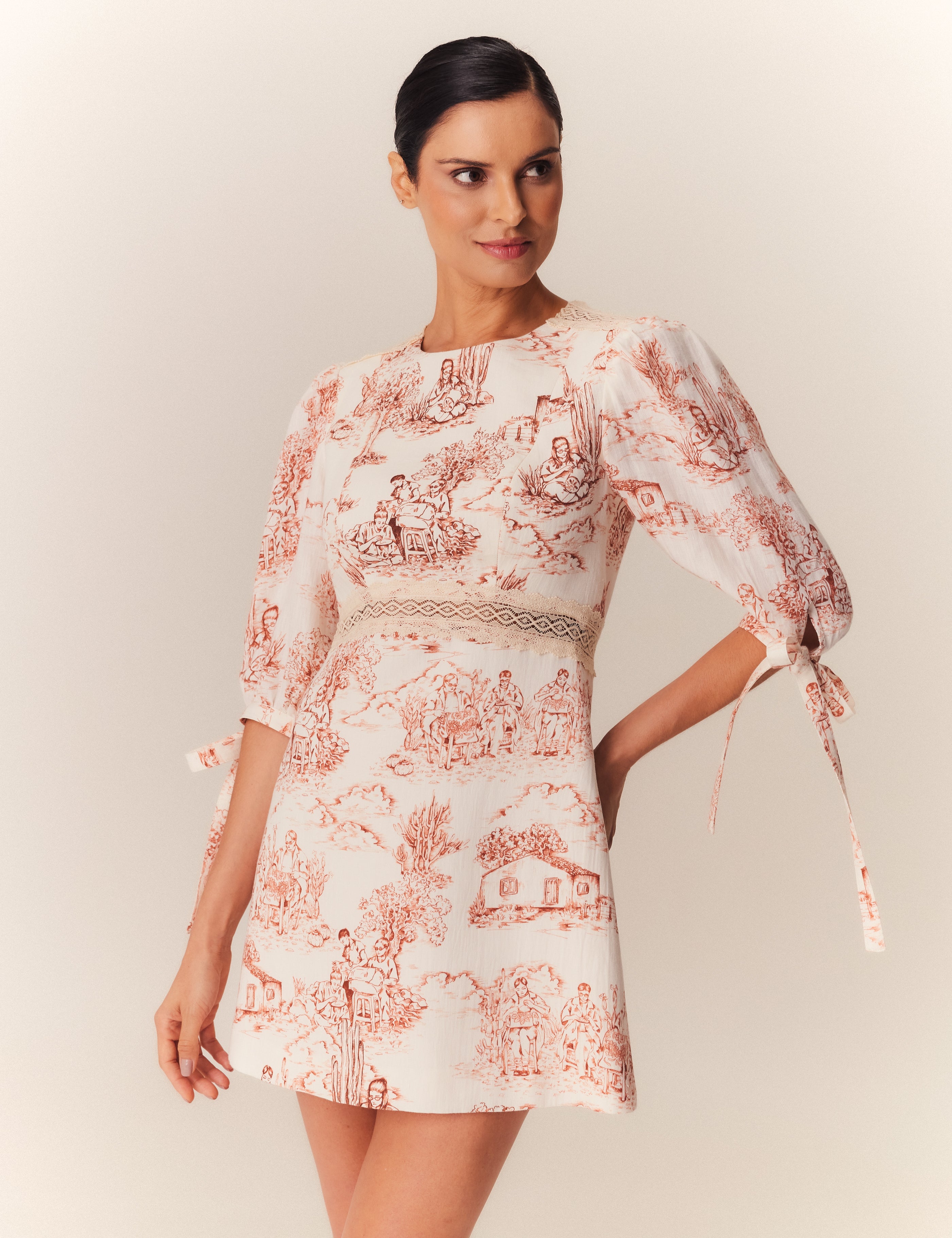 VESTIDO CURTO DAISE ESTAMPA RENDEIRAS