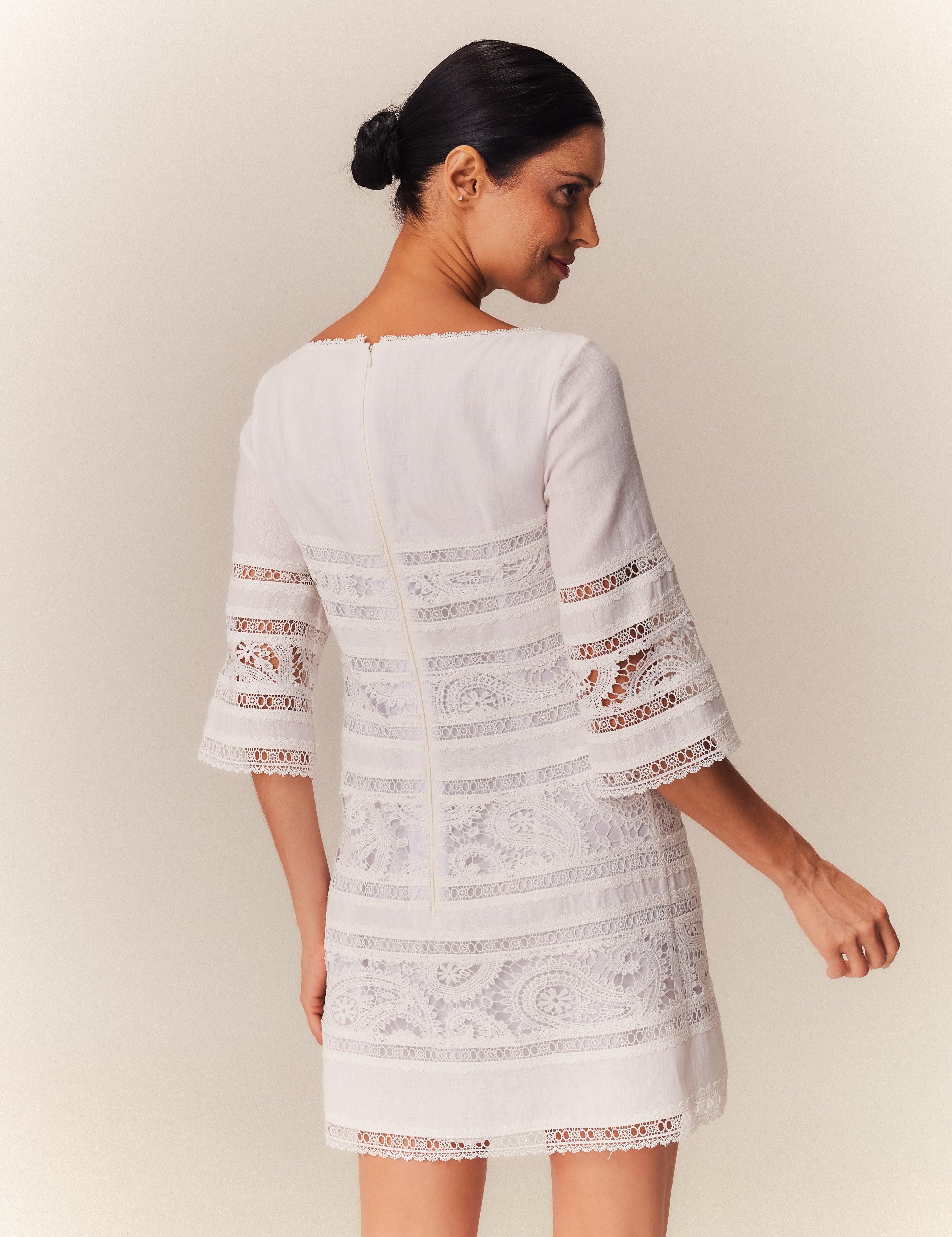 VESTIDO CURTO LETICIA OFF WHITE