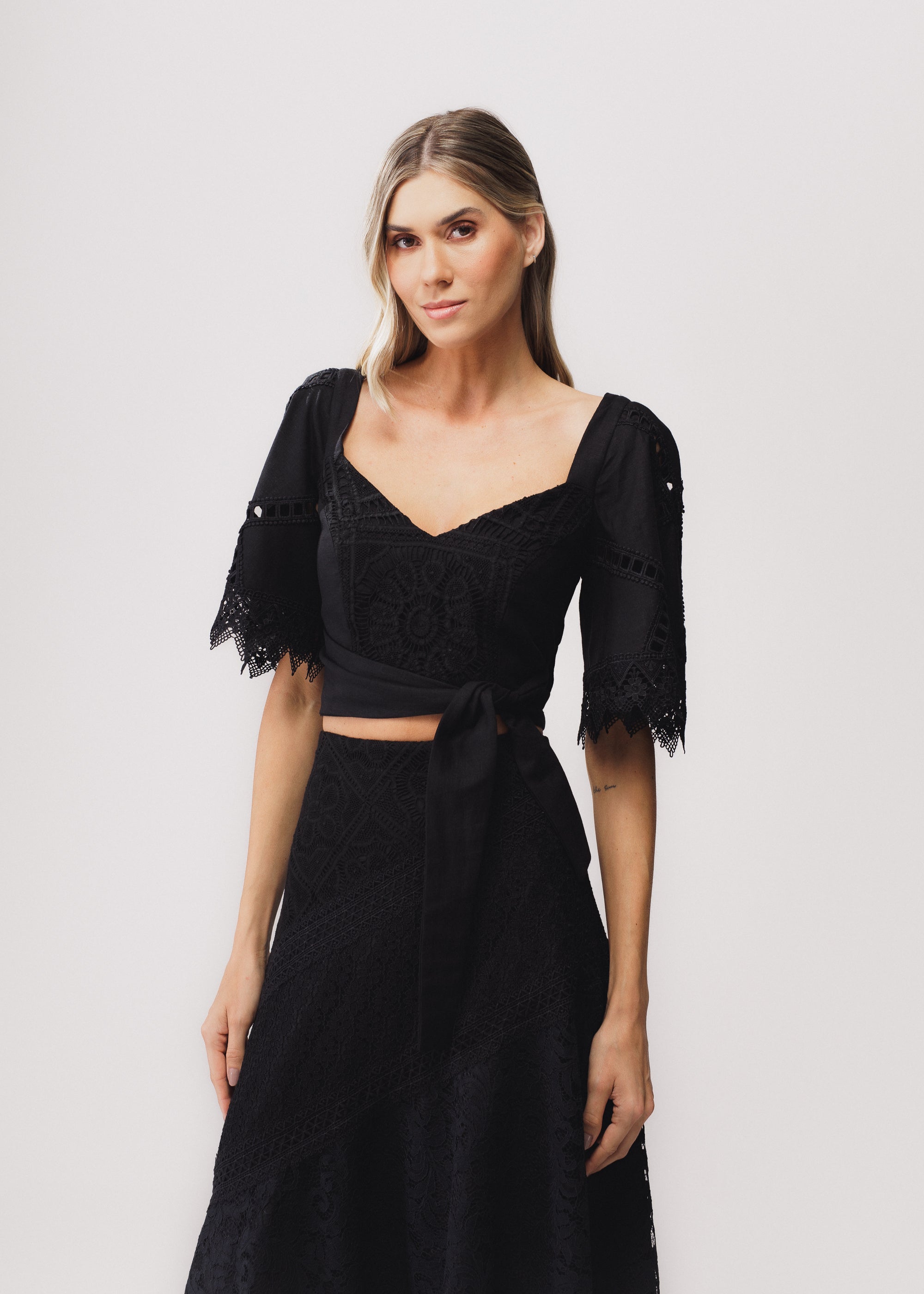 TOP KIRA LINHO PRETO