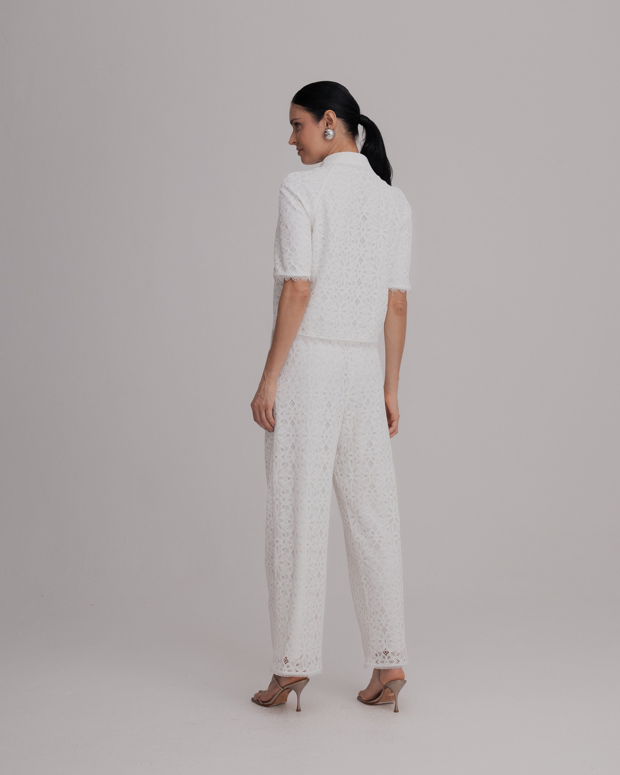 OFF WHITE