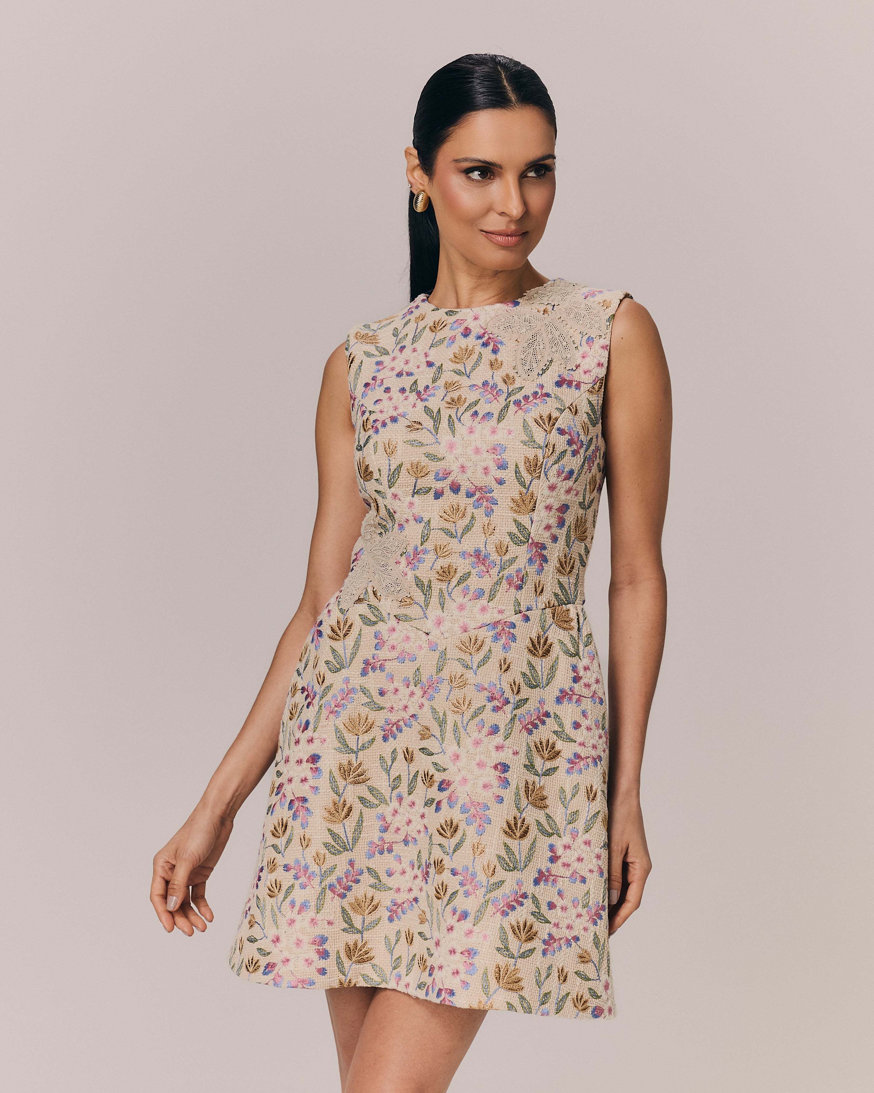 VESTIDO CURTO ODEON BORDADO JARDIM