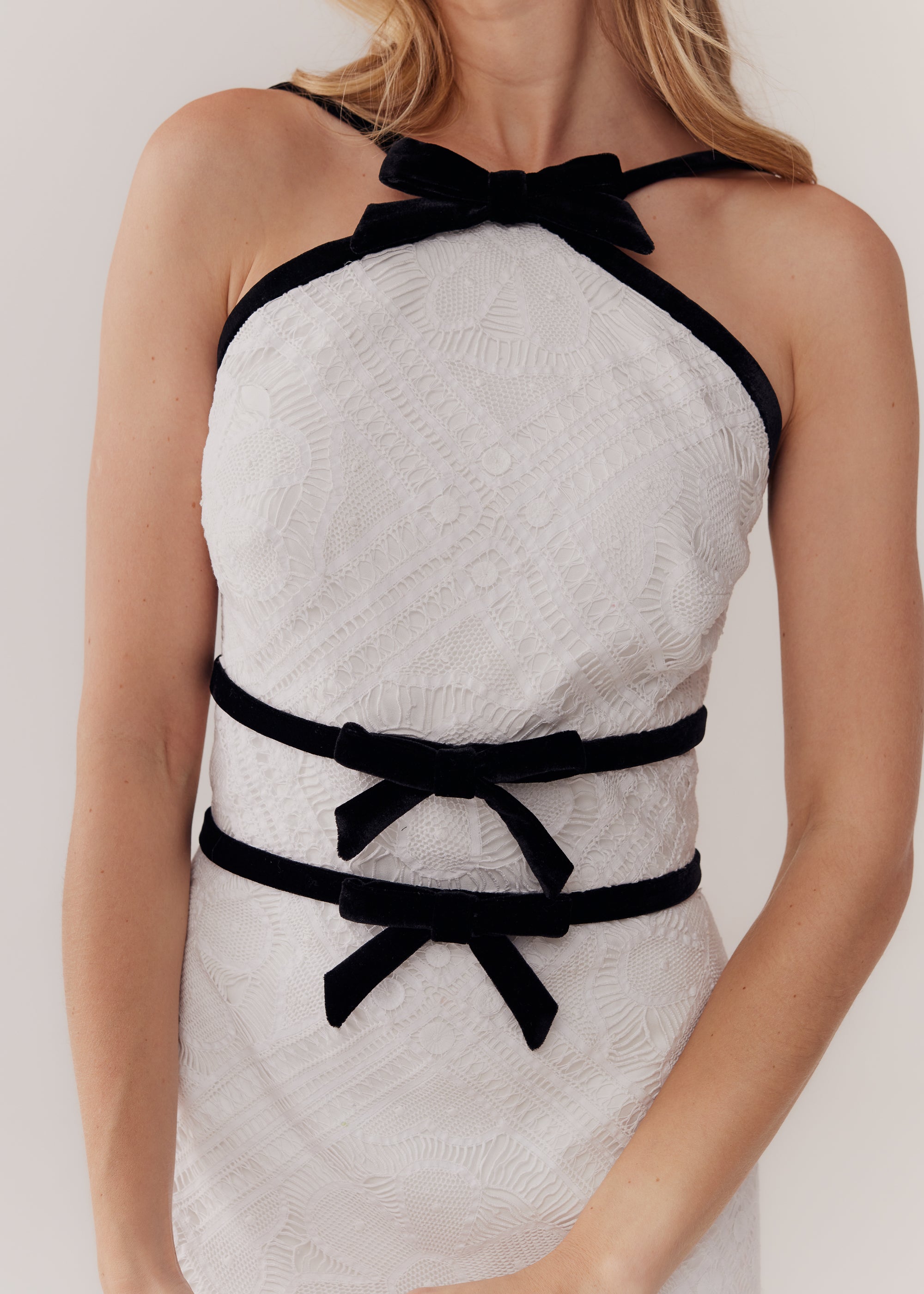 VESTIDO CURTO CLAUDIA VELUDO PRETO + BRANCO