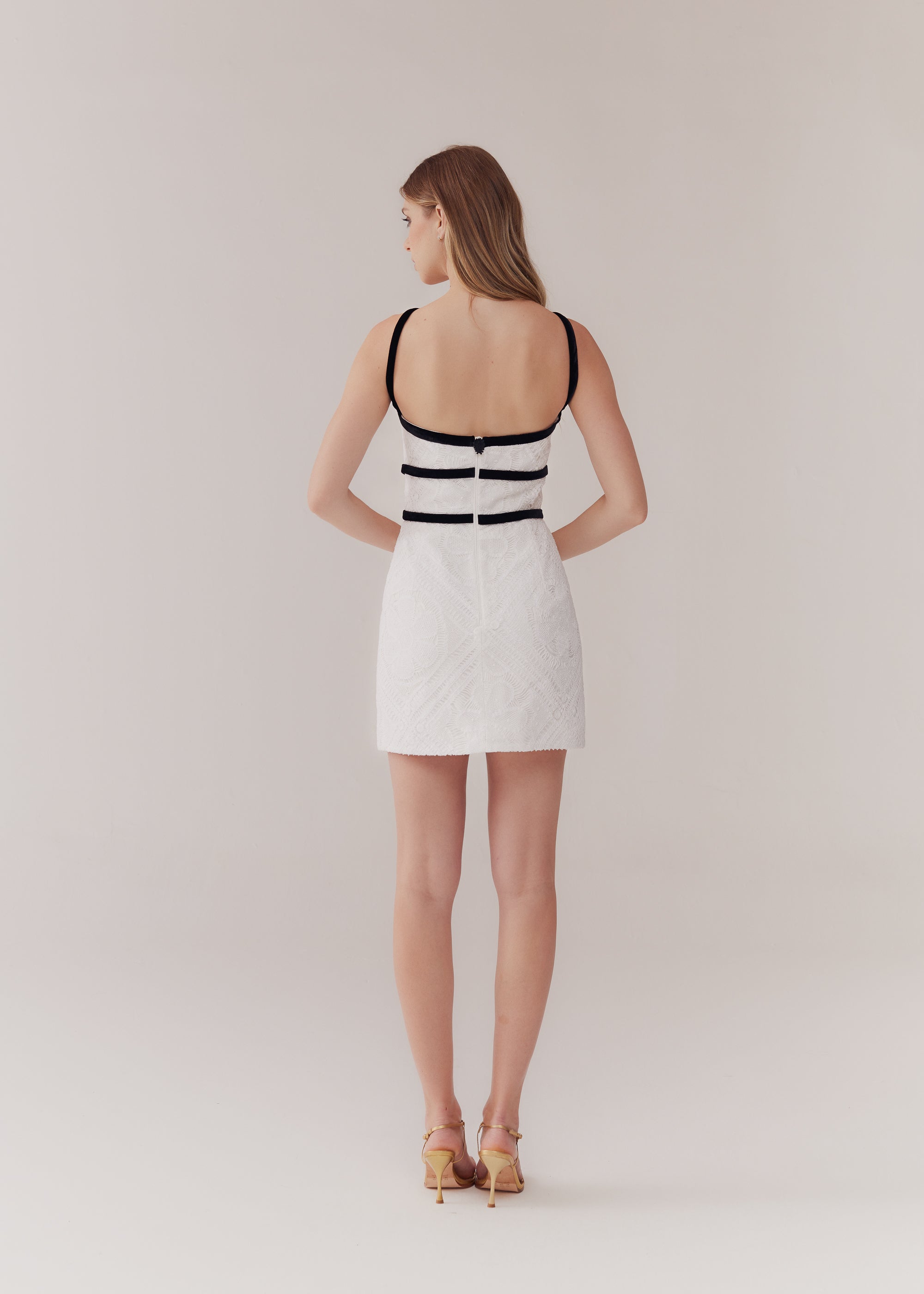 VESTIDO CURTO CLAUDIA VELUDO PRETO + BRANCO