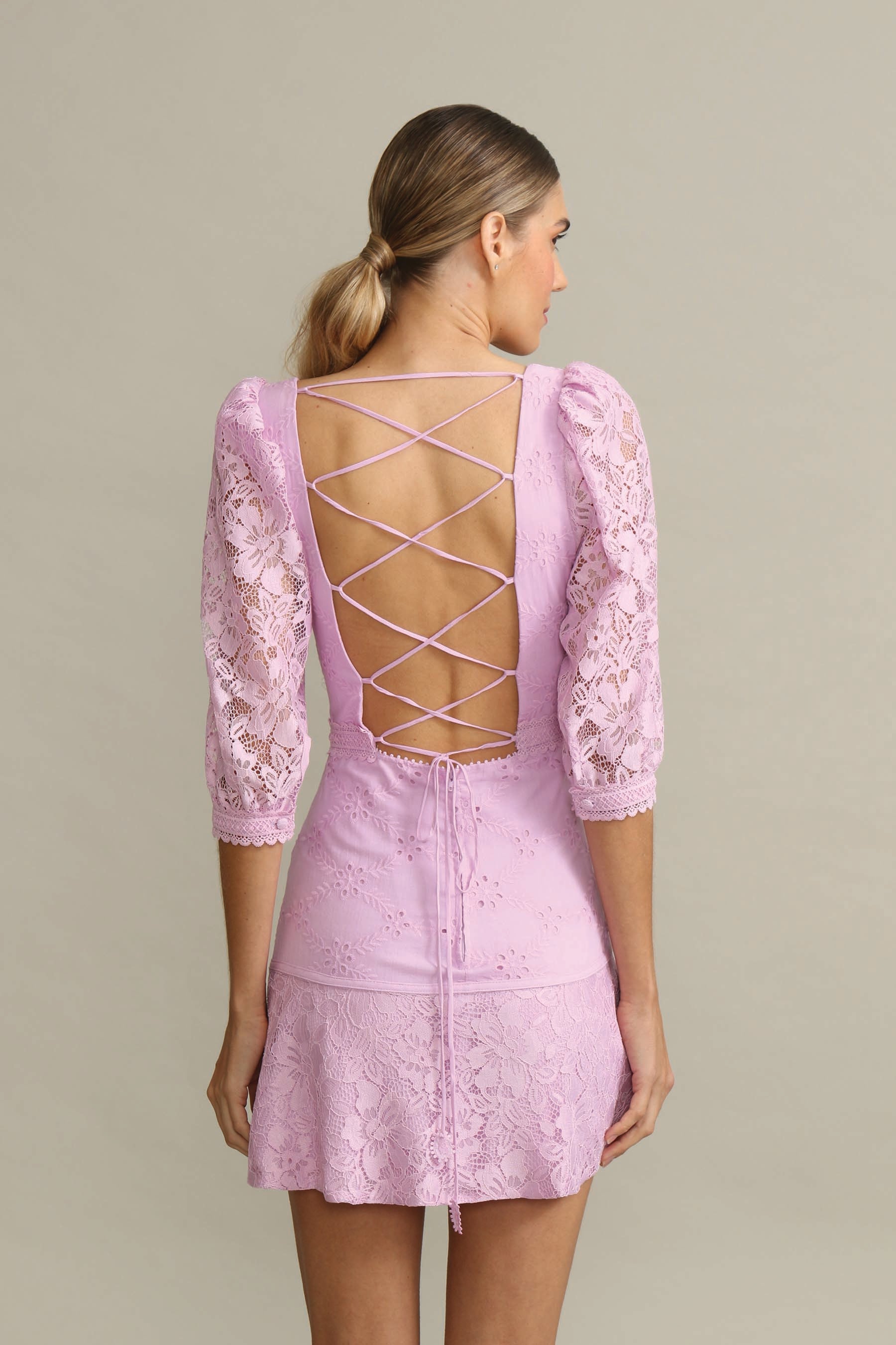 VESTIDO CURTO ADELIA LILAS LISIANTO