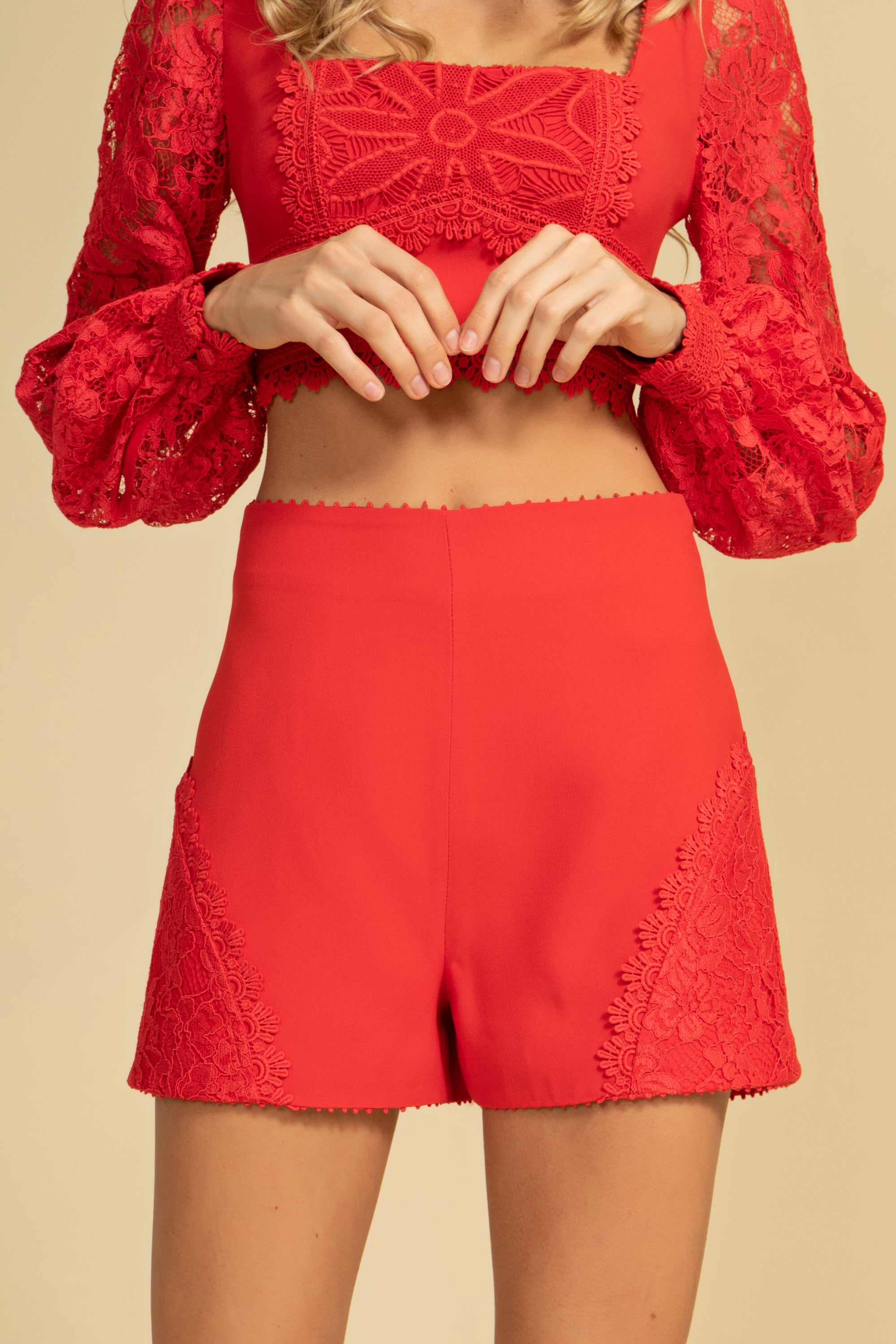 SHORTS AVA VERMELHO MARY