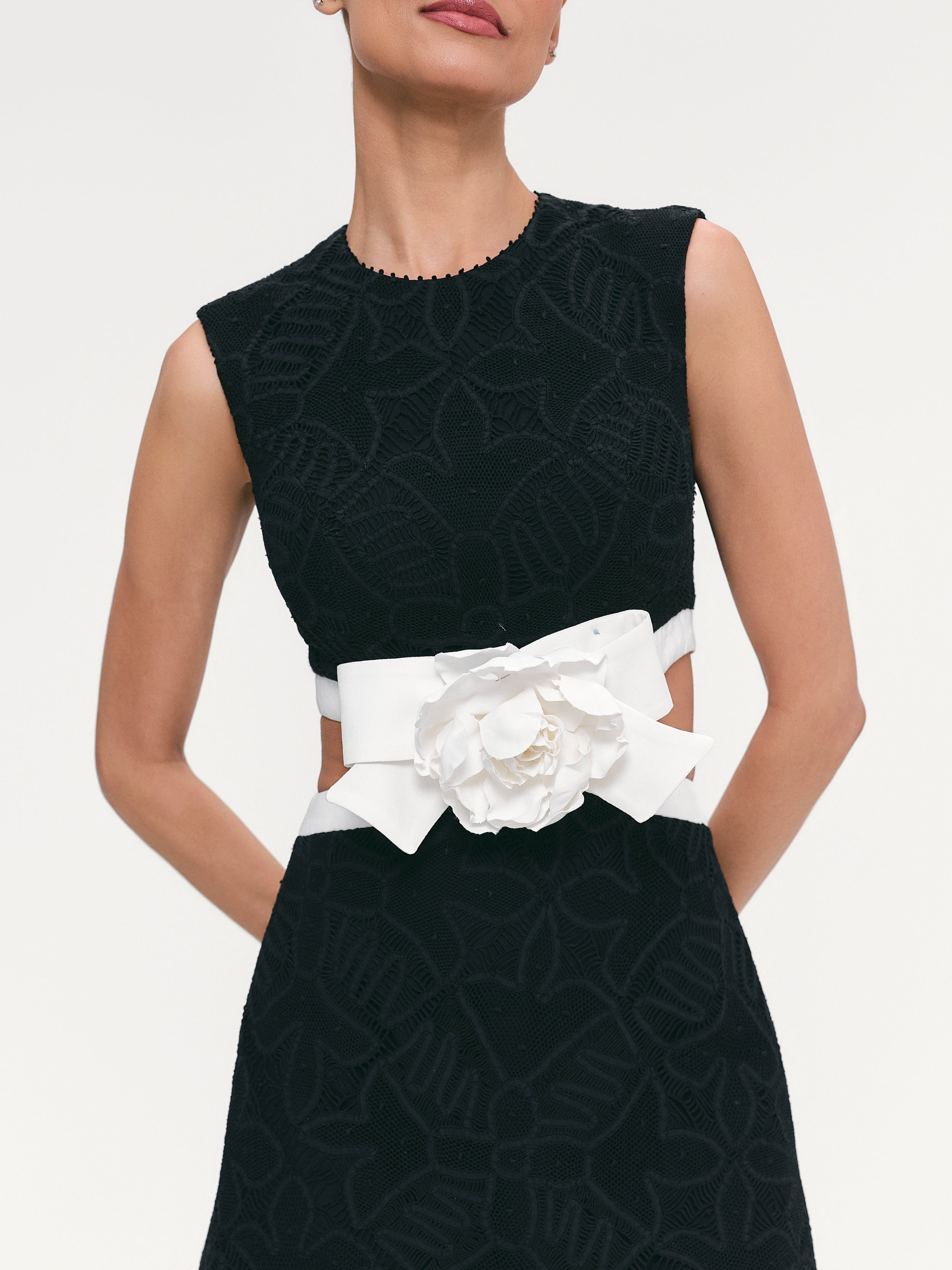 VESTIDO CURTO LUISA PRETO + BRANCO