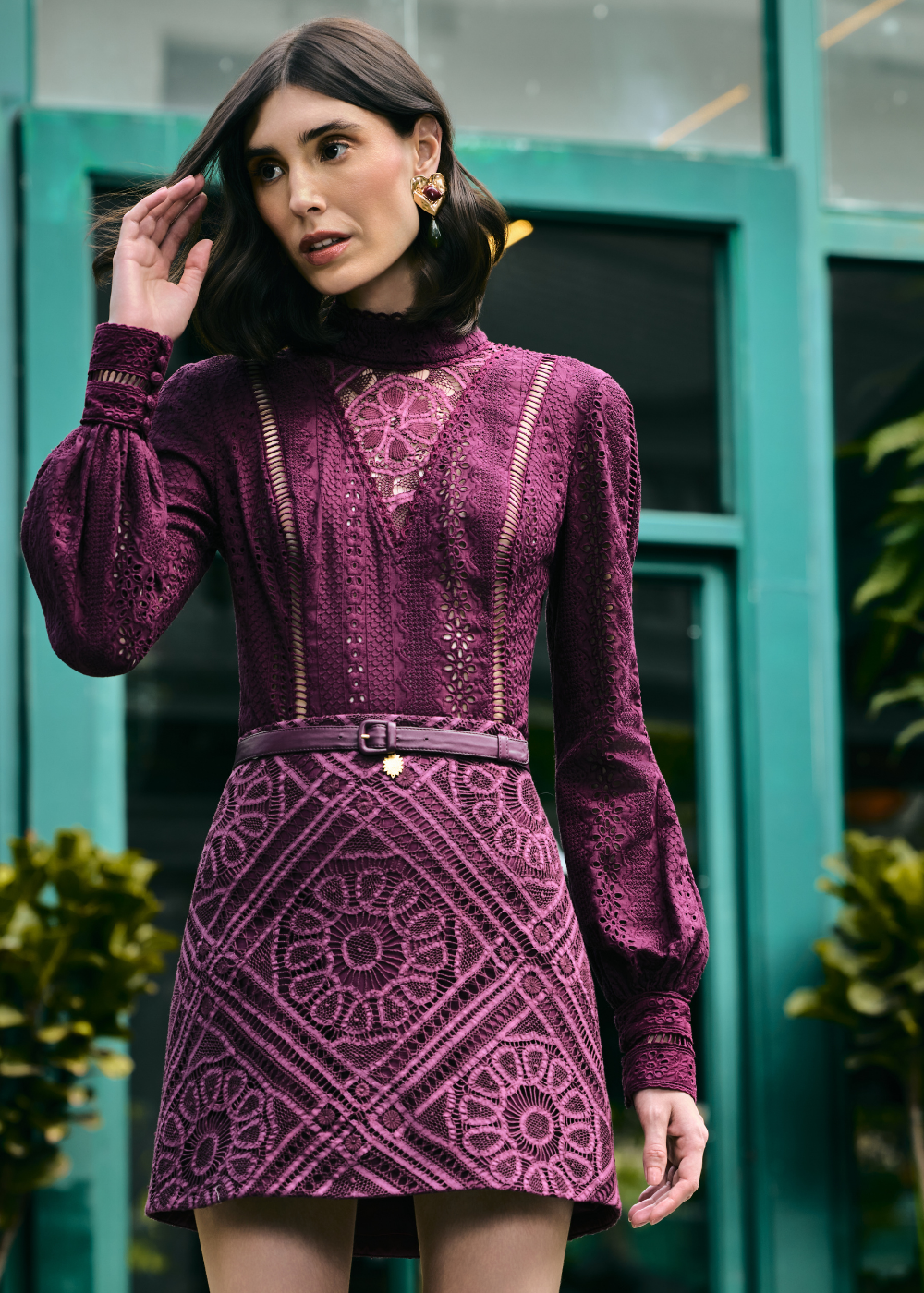 CINTO COURO COM PINGENTE VINO