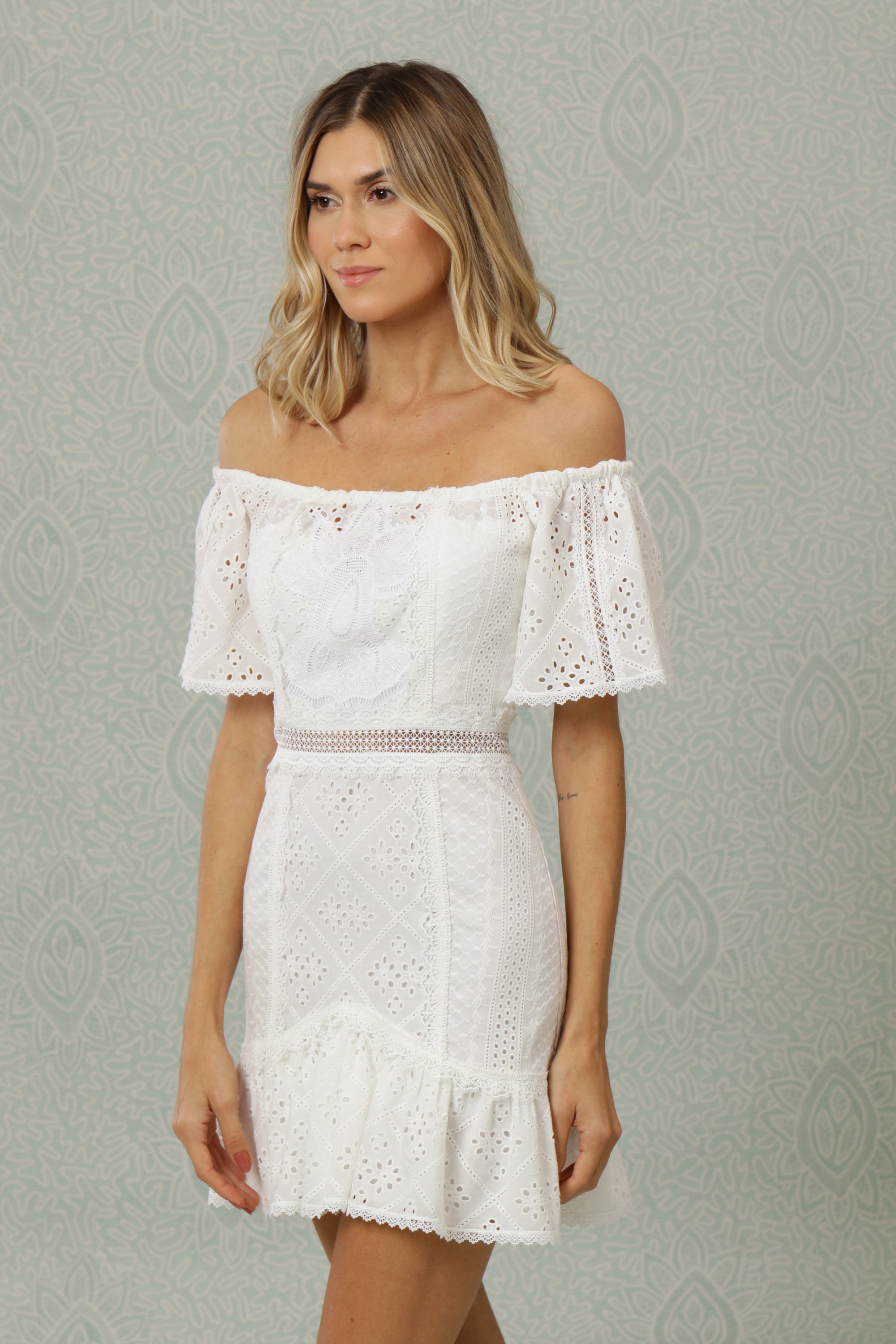 VESTIDO CURTO AMELIA OFF WHITE